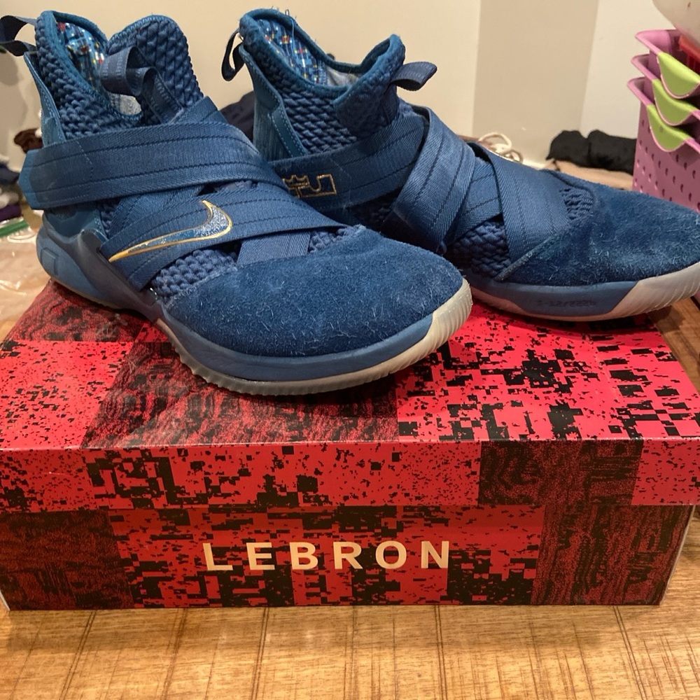 Lebron mens basketball shoes